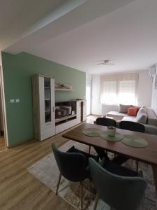 Kuchyň nebo kuchyňský kout v ubytování Luksuzni Apartman Ema 2