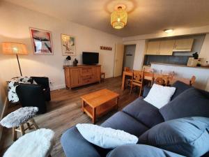 a living room with a couch and a dining room at Résidence Hauts De Peyragudes Mp - T3/8pers -HAUT DE PEYRAGUDES C10- Peyresourde MAE-7481 in Germ
