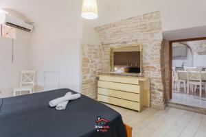 A bed or beds in a room at Just Music House bnb,typical,15min airport & beach