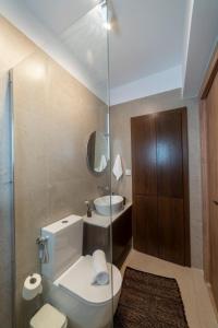 Bilik mandi di Manifesto Seaview Apartment I +18 gambar