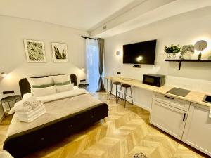 Giường trong phòng chung tại Salt Garden Apartments +31 ảnh