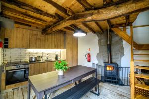 a kitchen with a table and a stove at Casa Ribeiro in Sabugueiro