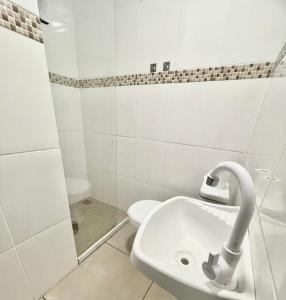 Ένα μπάνιο στο Residencial Mirante Real