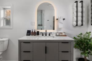 Ένα μπάνιο στο Modern Private Stay with Luxury Amenities