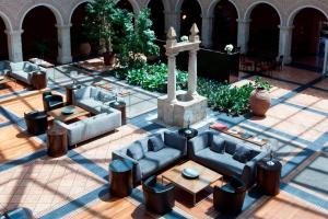Posezení v ubytování AC Hotel Palacio de Santa Ana by Marriott