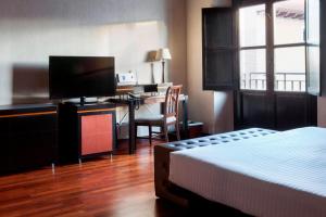 Postel nebo postele na pokoji v ubytování AC Hotel Palacio de Santa Ana by Marriott