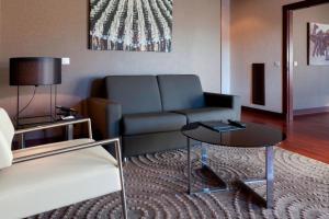 Posezení v ubytování AC Hotel Palacio de Santa Ana by Marriott