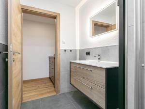 Nhà bếp/bếp nhỏ tại Steiner +18 ảnh