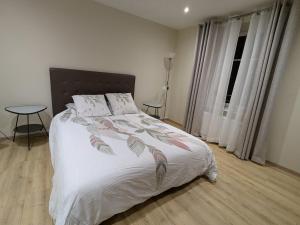 Postel nebo postele na pokoji v ubytování Gîte cosy avec terrasse, proche Épinal, golf et lac, pour 6 pers, toutes commodités incluses - FR-1-589-430