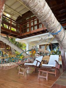 Bazén v ubytování Villa Naatang Bohol Beach House 1 nebo v jeho okolí
