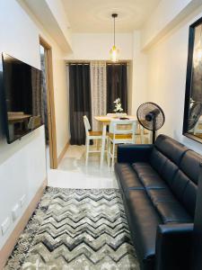 Posezení v ubytování SMDC Shore 3 Residences