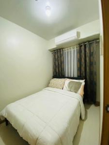 Postel nebo postele na pokoji v ubytování SMDC Shore 3 Residences