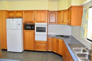Dapur atau dapur kecil di Lazy Choose-Day - Bring your own linen.