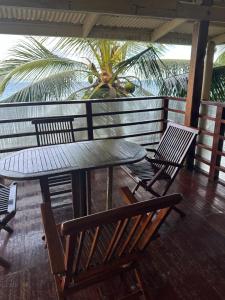 Balkón nebo terasa v ubytování Villa Naatang Bohol Beach House 1