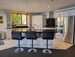 Imagen de la galería de Belvedere Breath Taking Lake & Mountain Views, en Queenstown 21 fotos más