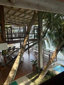 Bazén v ubytování Villa Naatang Bohol Beach House 1 nebo v jeho okolí