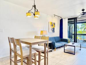 Posezení v ubytování Sapphire Beach Beachfront Condo Free Wi - Fi! - Save!