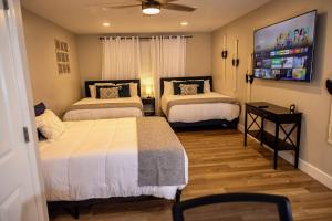 Postel nebo postele na pokoji v ubytování Modern 5 BR Stay Minutes From LBI