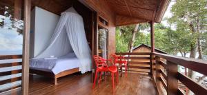 Balkón nebo terasa v ubytování Treetop Guesthouse and Bungalows
