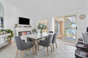 صورة لـ Waterfront Paradise Lodge Brightwaters في Morisset East