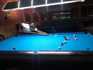 Biliár nebo kulečník v ubytování 3D SUITES N LOUNGe + 2 fotografie