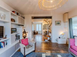 a living room with two chairs and a chandelier at Maison arcachonnaise 3 ch., jardin, proche plage et commerces, WIFI - FR-1-433-129 in Arcachon