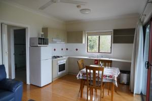 Kuchyň nebo kuchyňský kout v ubytování ecoRidge Hideaway + 16 fotografií