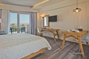 Postel nebo postele na pokoji v ubytování Thalassa Suites