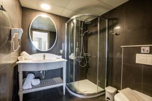 Koupelna v ubytování Thalassa Suites