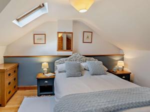 Katil atau katil-katil dalam bilik di 1 Bed in Abergavenny BN092