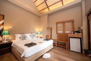 Postel nebo postele na pokoji v ubytování Tolani Resort Koh Kood