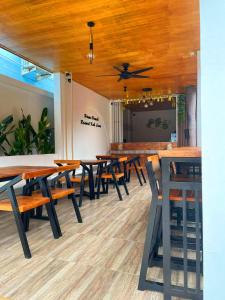 Restaurace v ubytování Homebeach Resort เกาะล้าน