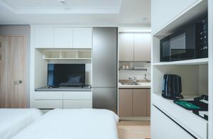 Kuhinja oz. manjša kuhinja v nastanitvi H Avenue Sasang Station Residence Hotel