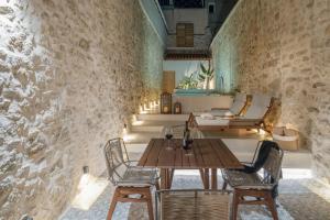 Ruang duduk di Dianthus Residence, Heated Pool & in-pool Whirlpool, By Thinkvilla