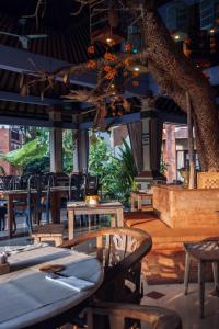 Restaurace v ubytování Rama Phala Resort & Spa