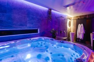 Φωτογραφία από το άλμπουμ του Love Room Les Private Places - Lit King Size et Jacuzzi Privé στην Ορλεάνη +17 φωτογραφίες