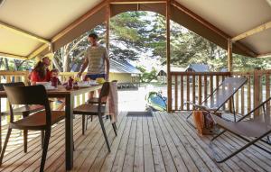 Balkón nebo terasa v ubytování Domaine Résidentiel de Plein Air Les Tamarins