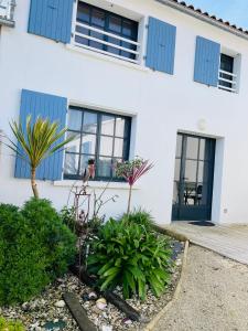 Clos des Aigrettes -6 Gîtes de charme et confort à 30m du Port de La Cotinière外面的花园