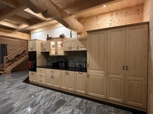 Η κουζίνα ή μικρή κουζίνα στο Osada Groń +17 φωτογραφίες