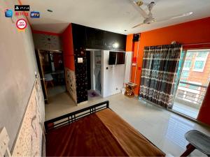 Кухня или мини-кухня в Hostel by zooFamily
