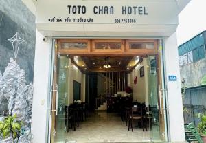 a restaurant with a glass door leading to a dining room at ToTo-Chan Hotel in Dồng Văn