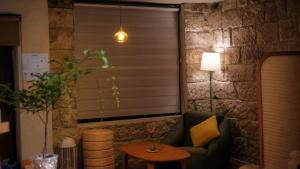 Un lugar para sentarse en Yu Apartment