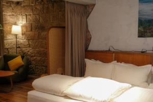 Una cama o camas en una habitación de Yu Apartment