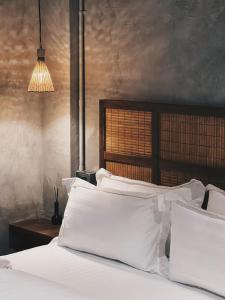 Una cama o camas en una habitación de Yu Apartment