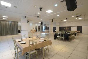 Restaurace v ubytování Haifa Tower Hotel - מלון מגדל חיפה