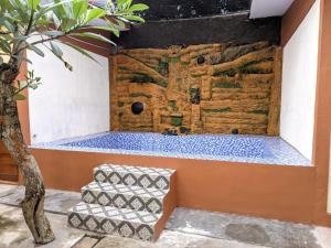 a jacuzzi tub in the corner of a house at de Senthongs in Adi Sutjipto +4 photos