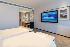 Una cama o camas en una habitación de Atour Hotel Harbin Qunli District Lilac Park