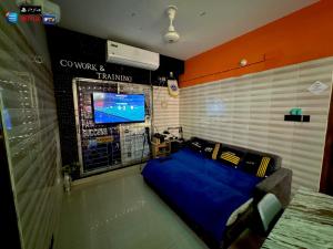 Телевизор и/или развлекательный центр в Hostel by zooFamily