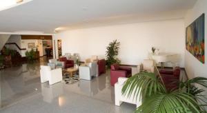 Uma área de estar em Hotel Santo Andre