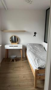 Ένα ή περισσότερα κρεβάτια σε δωμάτιο στο Apartament Kąpielowa